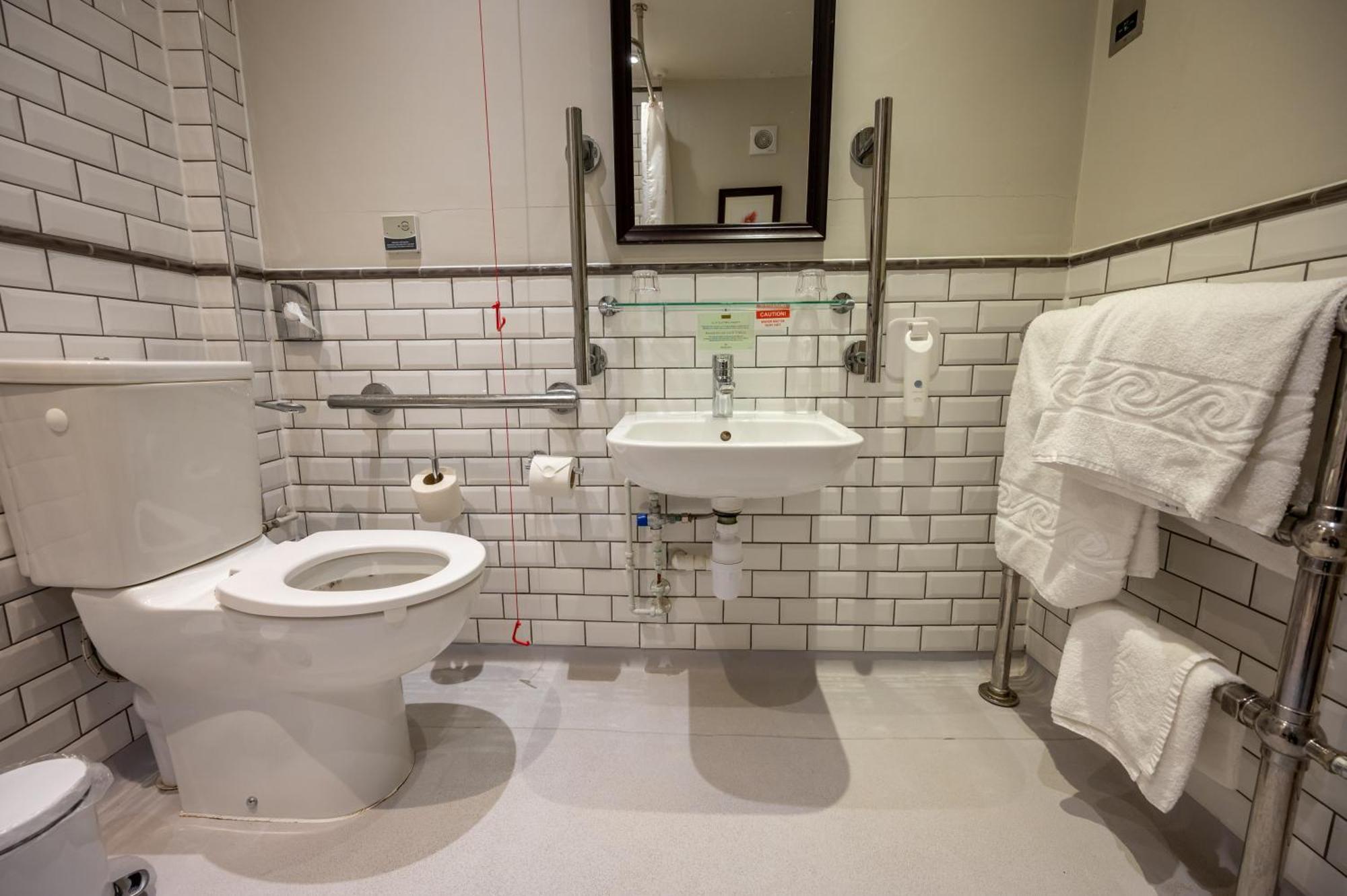 Cross Hands Hotel By Greene King Inns Old Sodbury Екстериор снимка