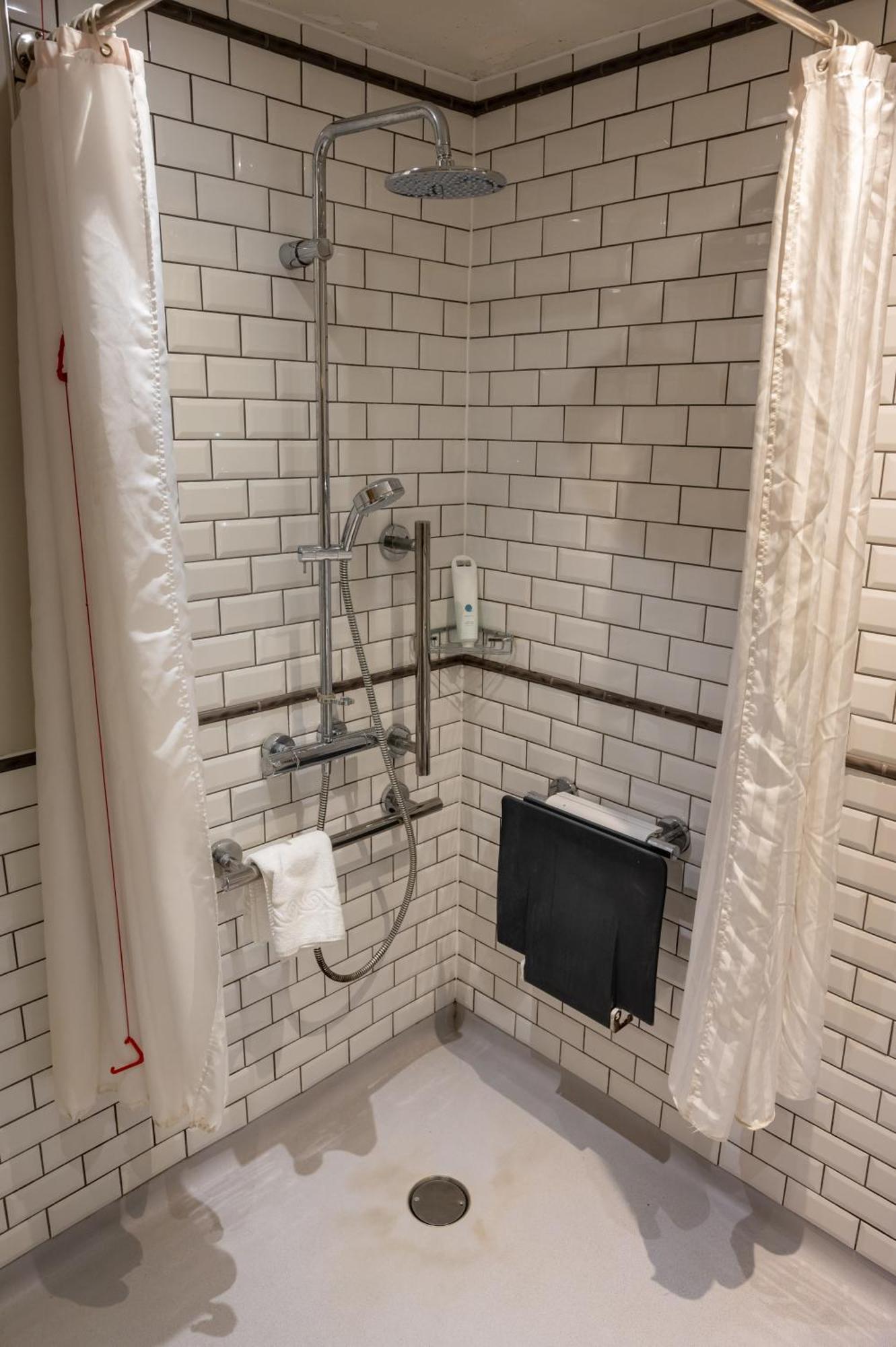 Cross Hands Hotel By Greene King Inns Old Sodbury Екстериор снимка