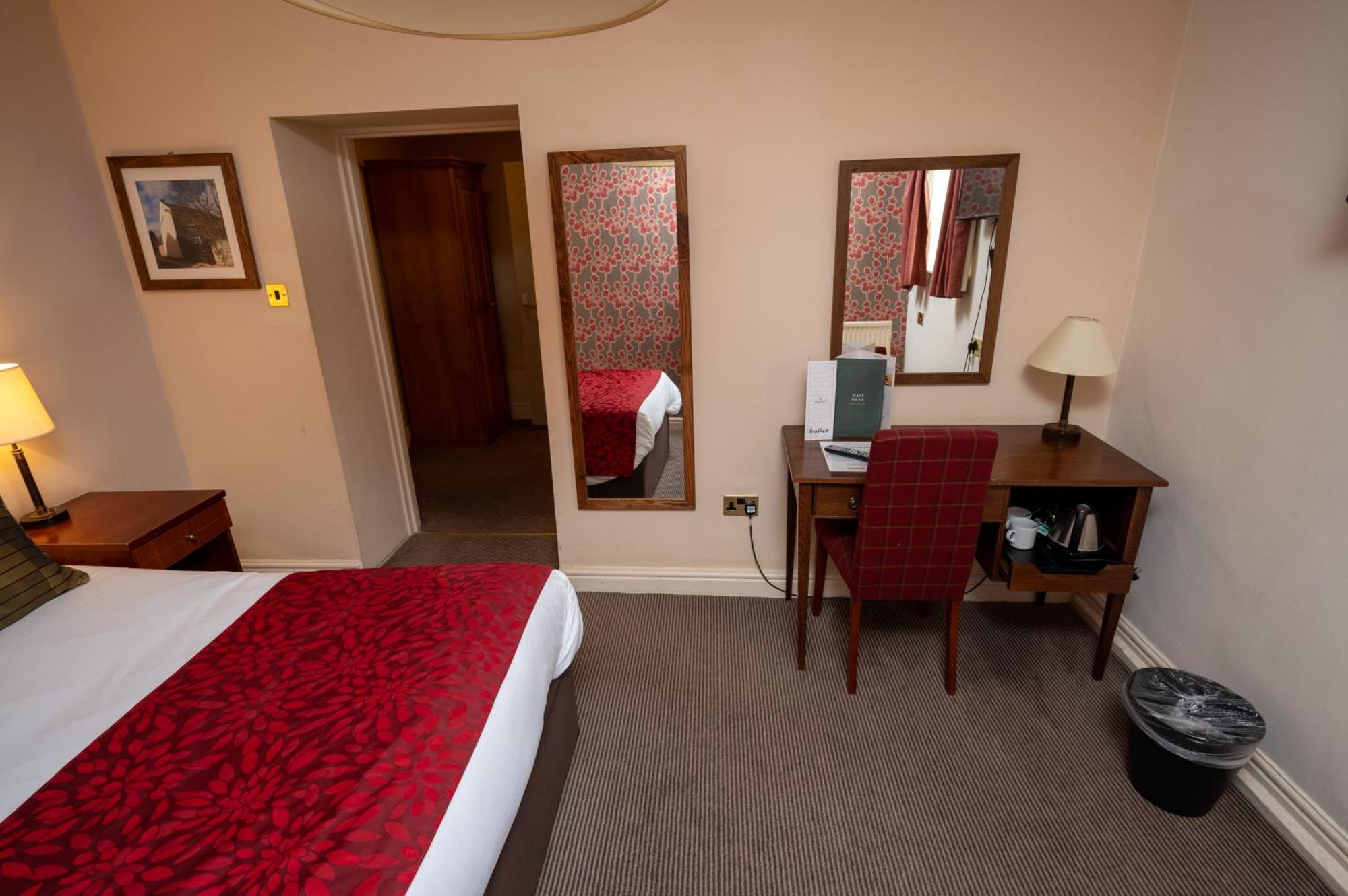 Cross Hands Hotel By Greene King Inns Old Sodbury Екстериор снимка